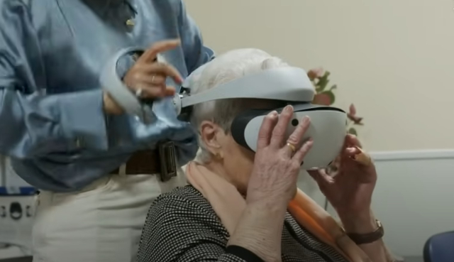 Videojuegos como terapia para mayores: La historia de Esperanza y Pepe el vaquero